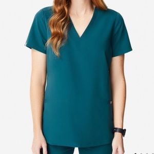 FIGS CASMA Three Pocket Scrub Top